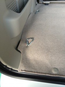 荷室フック取り付け