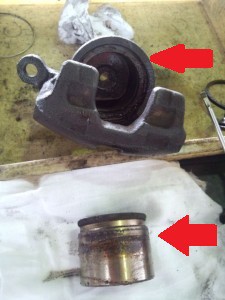 キャリパー分解