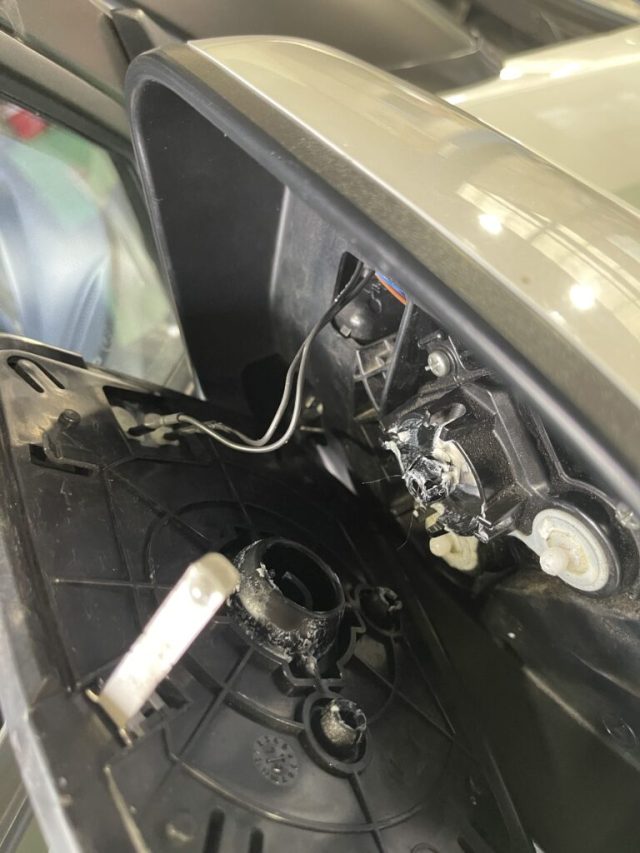 三菱ekクロス電動格納ミラーモーター取替